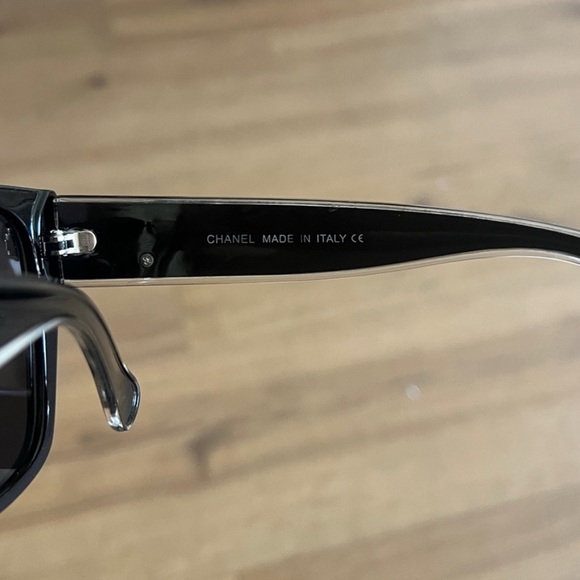 CHANEL Black Sunglasses with Gold Logo - Picture 7 of 8